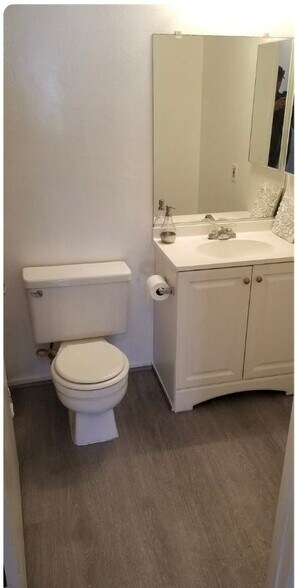 Bathroom - 5484 Dobbs St