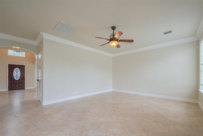 Building Photo - 5703 Saragosa Dr