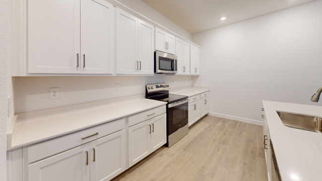 Building Photo - 7955 Lakes Edge Ln
