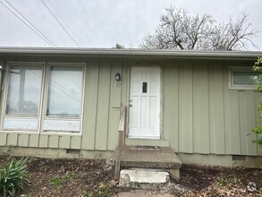 Building Photo - 4 bedroom 1 1/2 bath