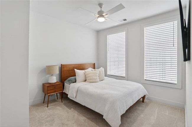 Building Photo - 1291 Longreen Ter NW