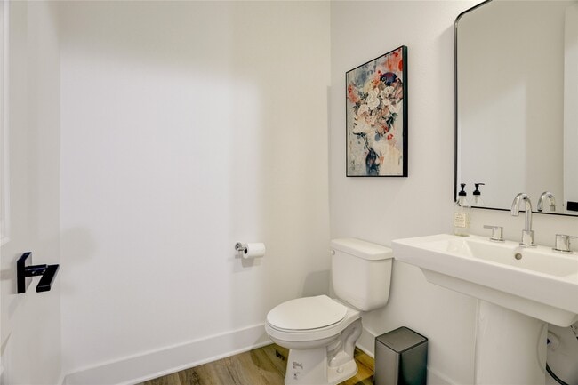 Building Photo - 2013 Cochran St