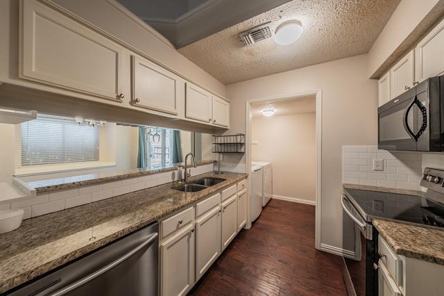 Building Photo - 6402 Valleybrooke Ct
