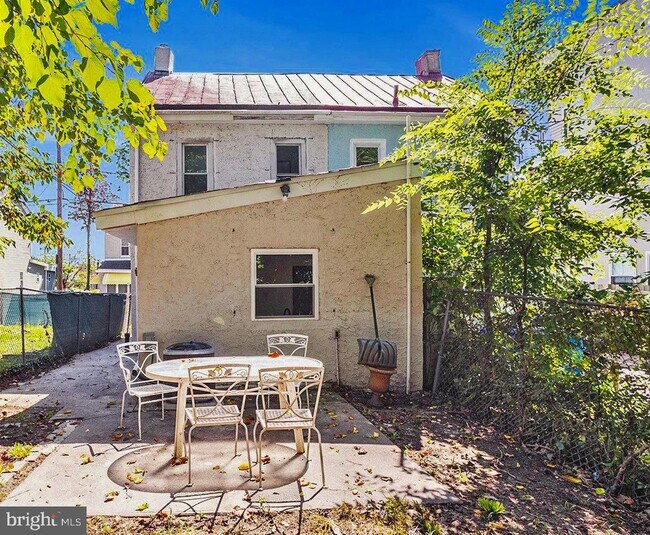 Building Photo - 129 E Phil Ellena St