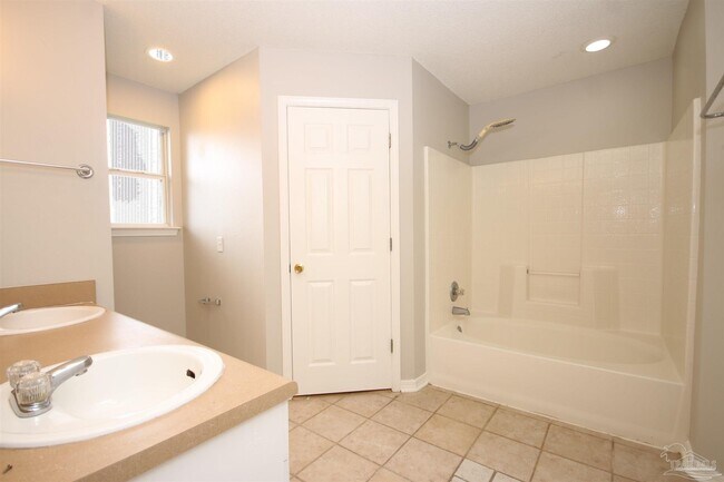 Building Photo - 127 Tobago Ct