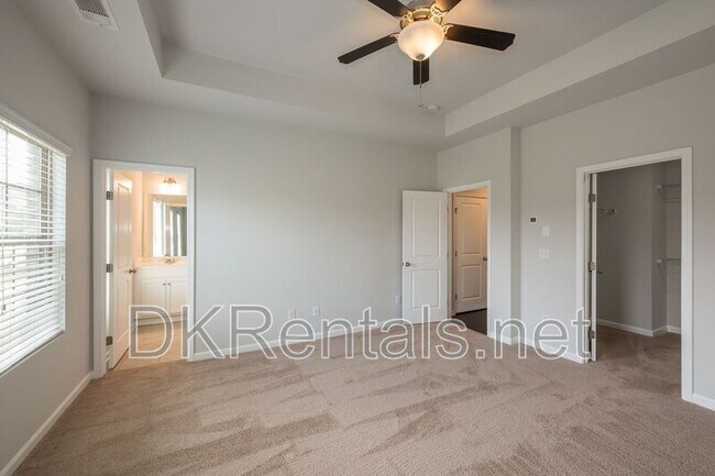 Building Photo - 2182 Talmai Dr