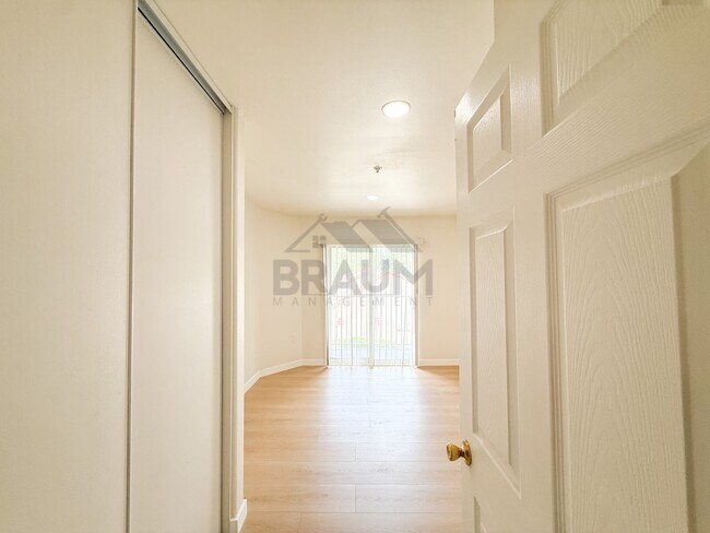 Building Photo - 7323 Winnetka Ave
