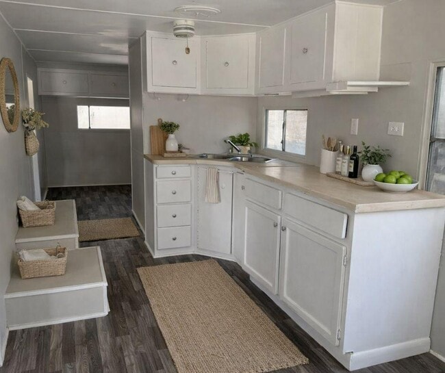 Building Photo - 14 Circle Dr