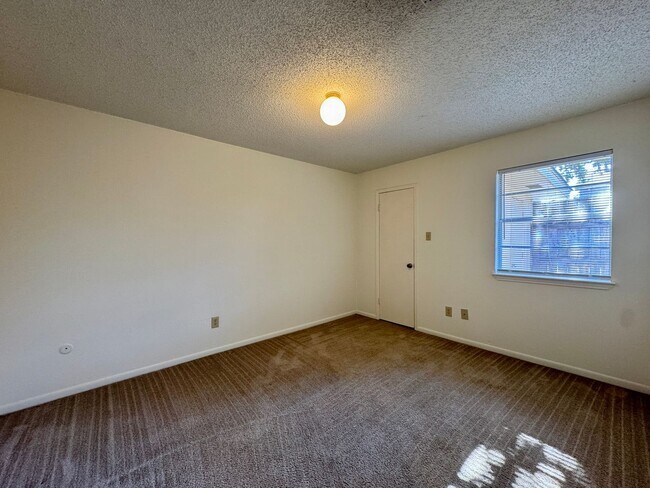 Building Photo - Duplex