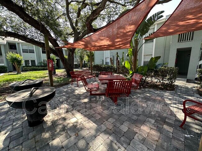Building Photo - 5440 S MacDill Ave
