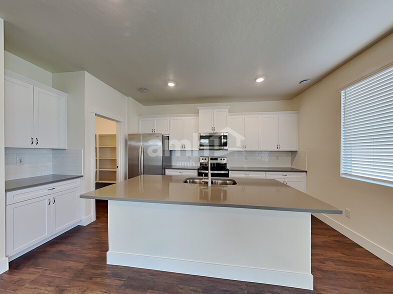 Building Photo - 1446 Alderleaf Ave