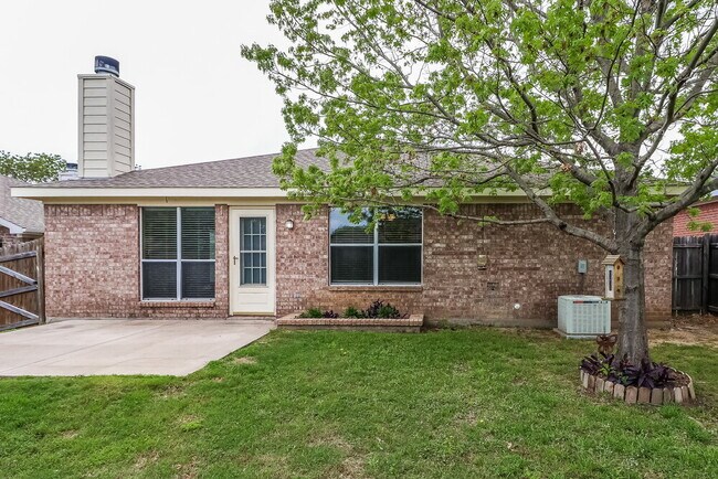 Building Photo - 2525 Concina Way