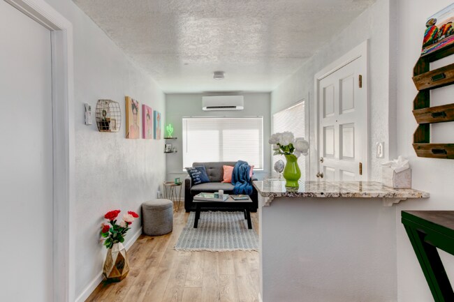 Building Photo - 410 Harvard Dr SE