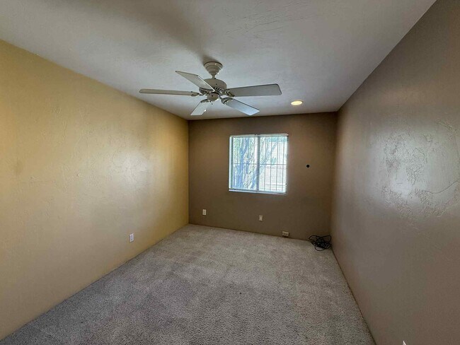 Building Photo - 4145 N Via Villas
