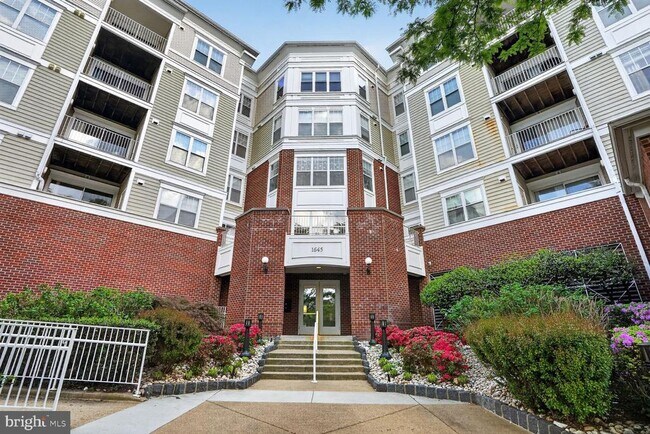 Building Photo - 1645 International Dr