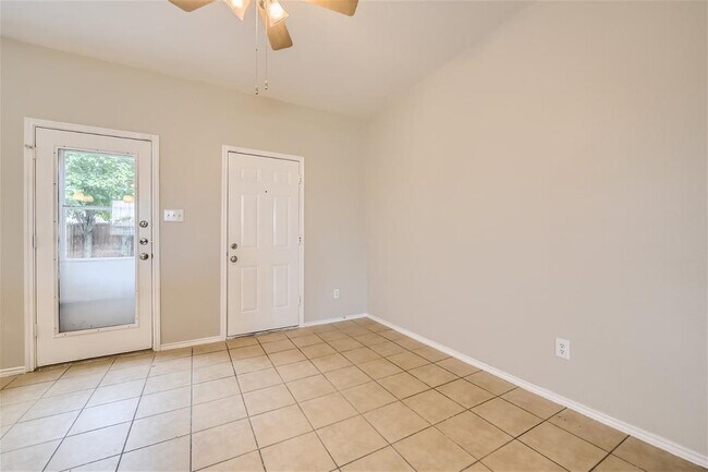 Building Photo - 103 Hollow Tree Dr
