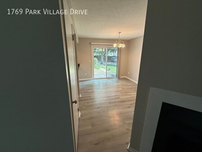 Building Photo - 1769 Park Village Dr