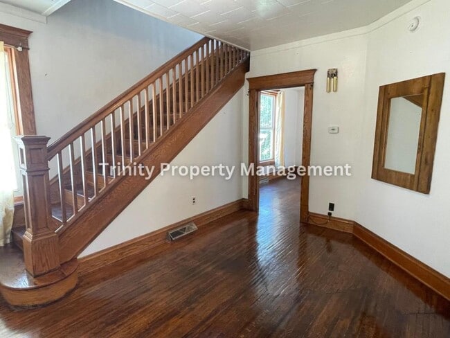Building Photo - 506 Duff Ave