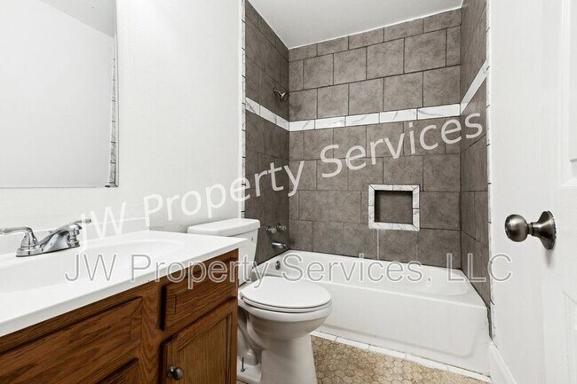 Building Photo - 2203-2203 Octavia Dr