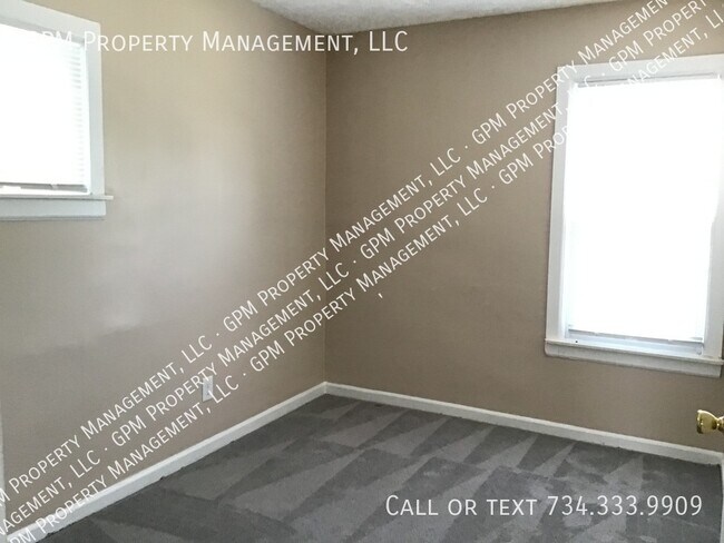 Building Photo - Dearborn Heights Colonial