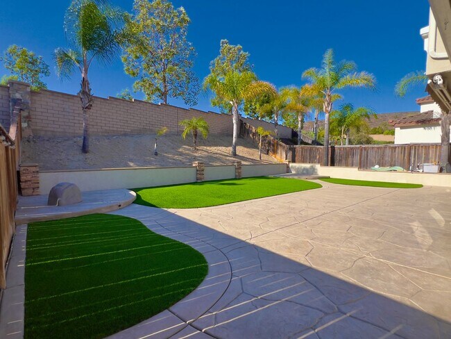 Building Photo - Upgraded 4 bedrooms 3 full baths home in Chula Vista- San Miguel Ranch area.