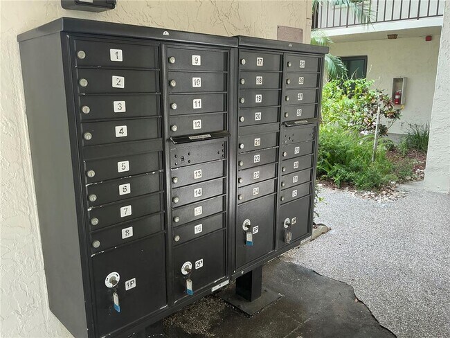 Building Photo - 2207 Belleair Rd