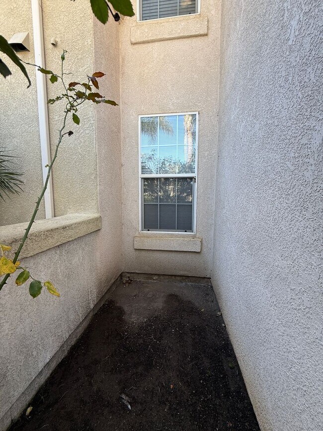 Building Photo - Centrally Located Downstairs Condo in the Oak Creek Villas