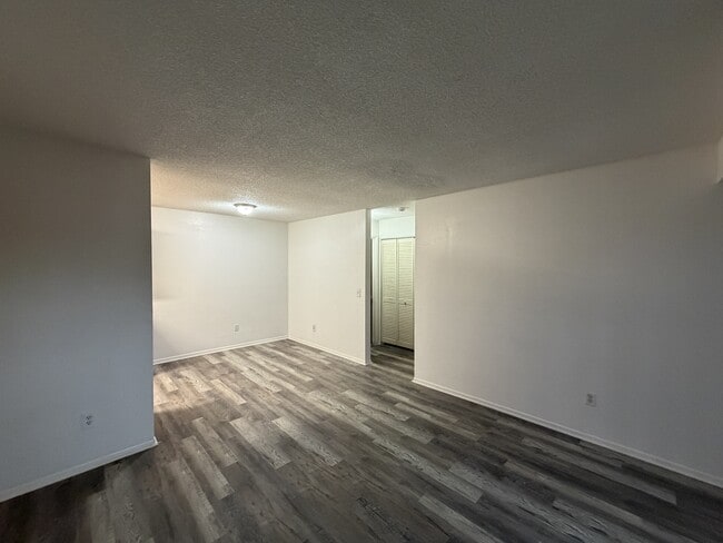 Building Photo - 6625 E Golf Links Rd