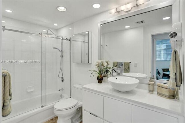 Building Photo - 1250 S Miami Ave