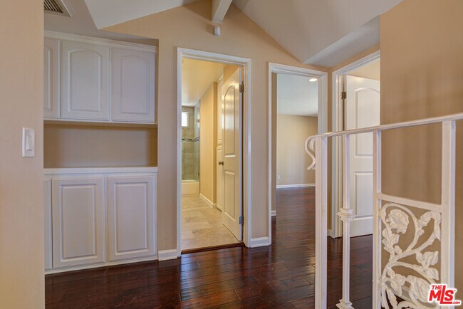 Building Photo - 4041 Alonzo Ave