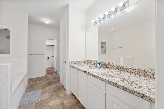 Building Photo - 6518 Portuguese Bend Dr
