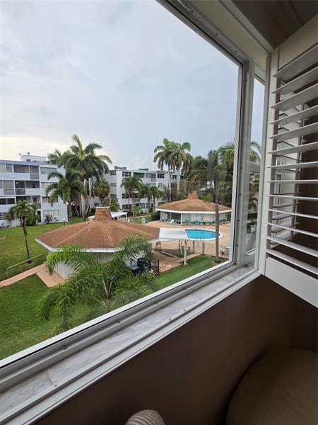 Building Photo - 1333 E Hallandale Beach Blvd
