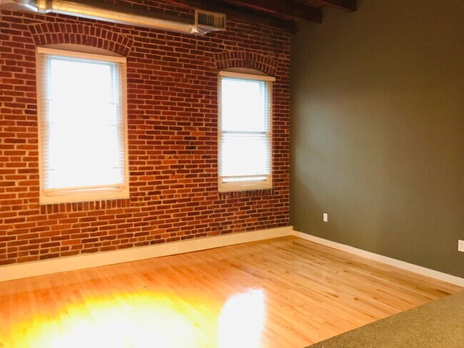 Building Photo - 425 N Prince St