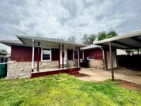 Building Photo - 2520 SW 45th St