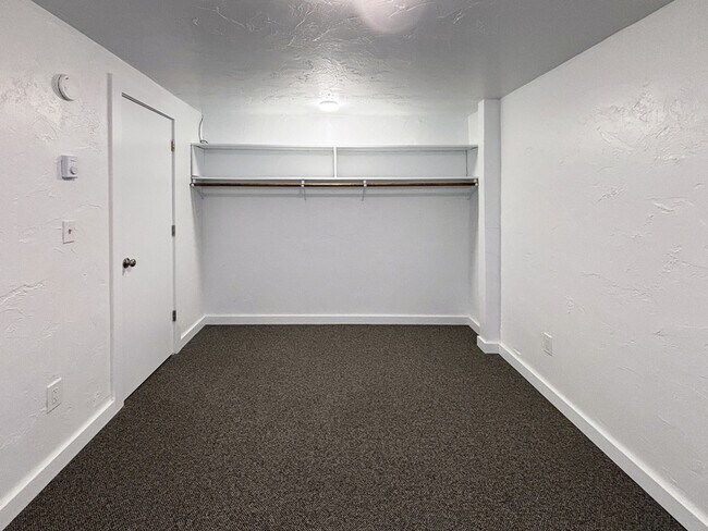 Building Photo - 734 E 14th Ave