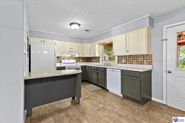 Building Photo - 401 Embry Villa Dr