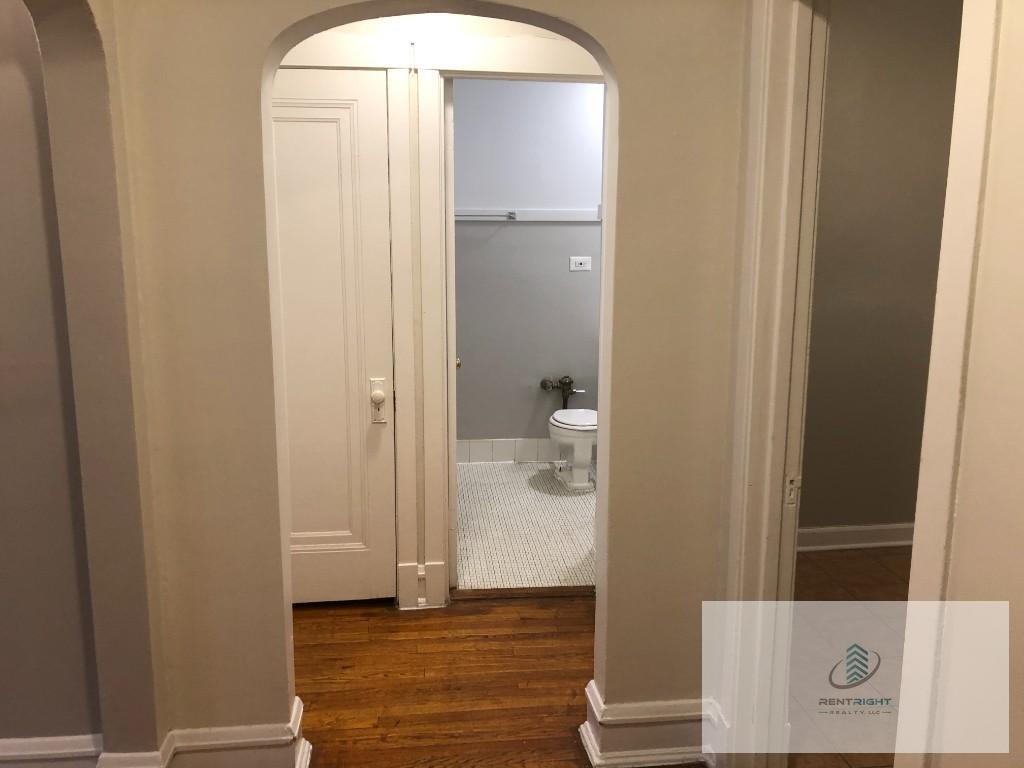 Building Photo - 6364 N Hermitage Ave