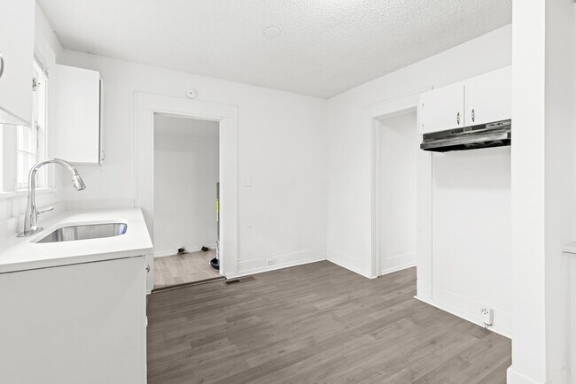 Building Photo - Stylish & Newly Renovated 4 Bedroom 2 Bath...