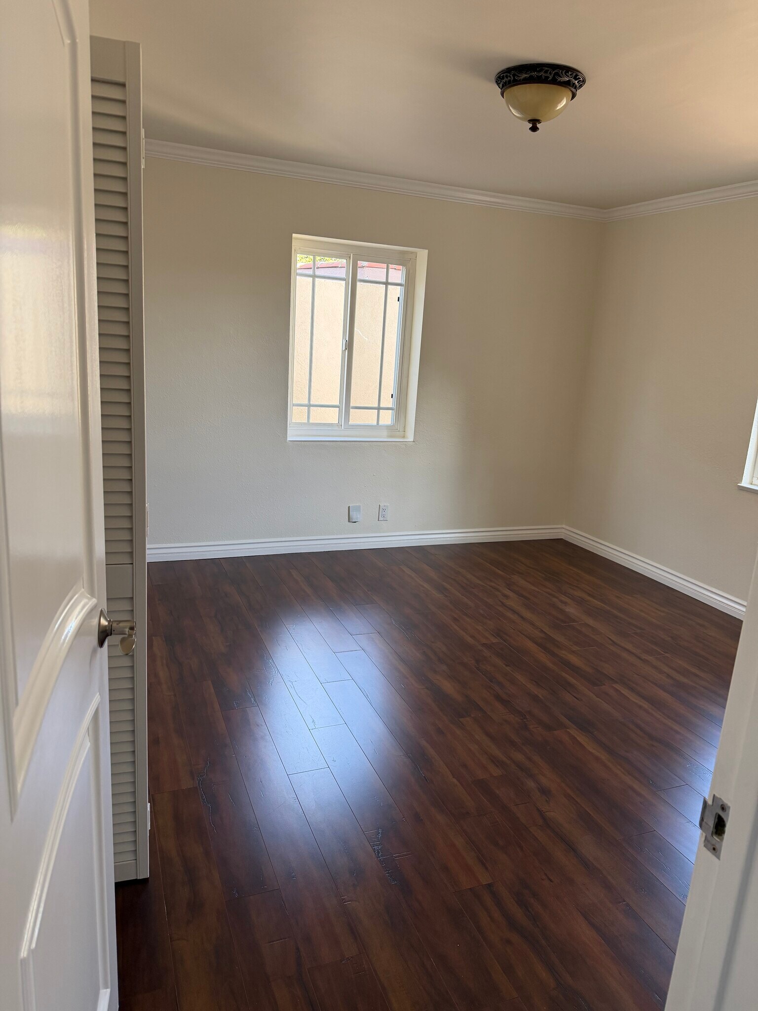 Building Photo - 641 Corwin Ave