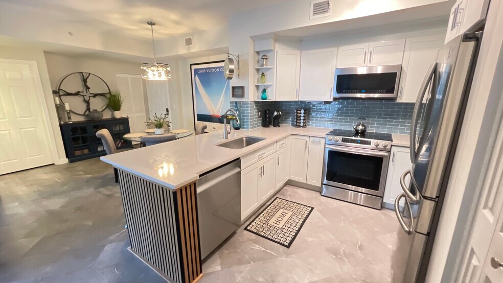 Building Photo - 780 S Sapodilla Ave