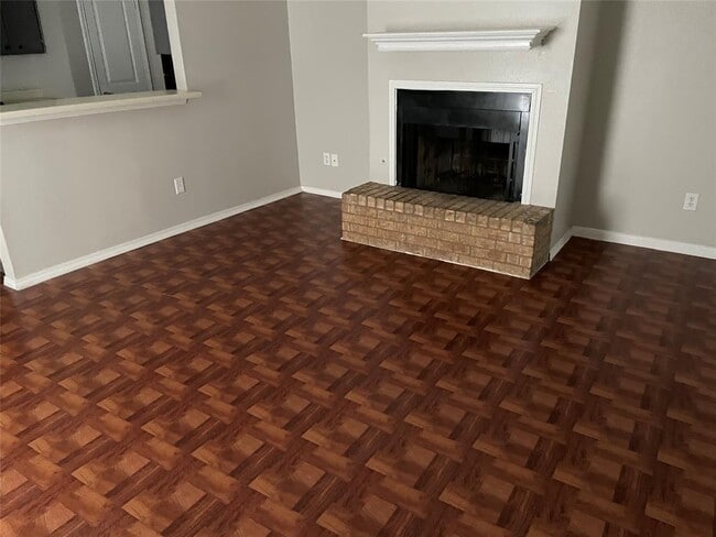 Building Photo - 106 E Austin Ave