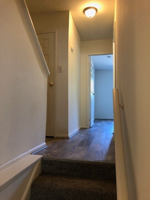 Building Photo - 523 Stony Way