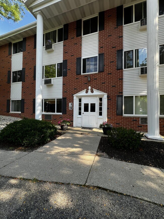 Building Photo - 255 Elmwood Ave