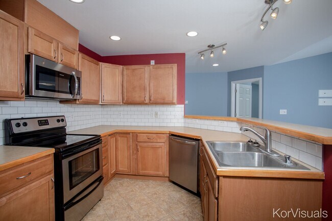 Building Photo - 761 Selina Ln