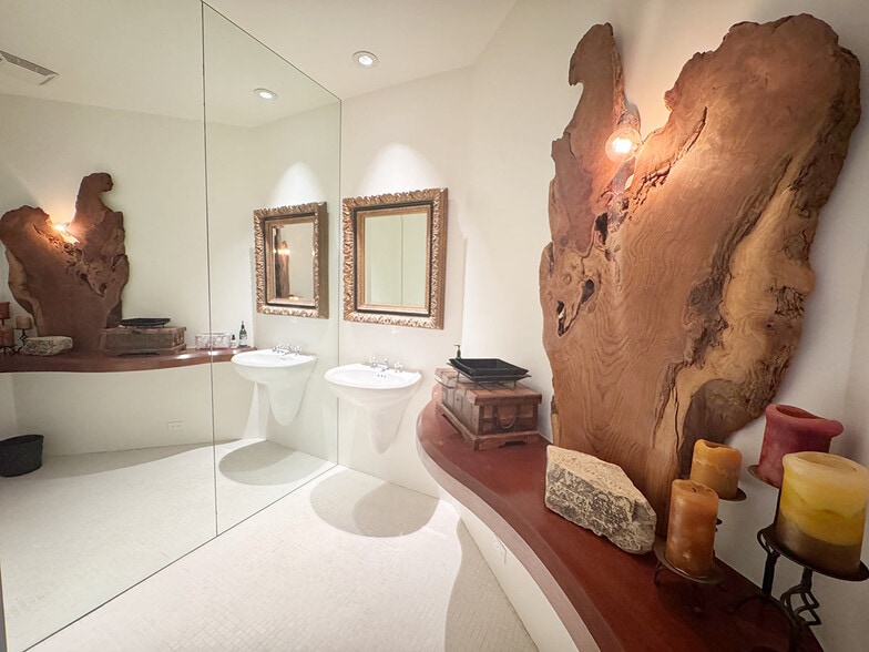 Building Photo - 3505 Ocean Front Walk