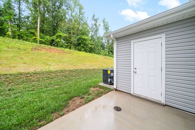 Building Photo - Pet Friendly Two Bedroom!