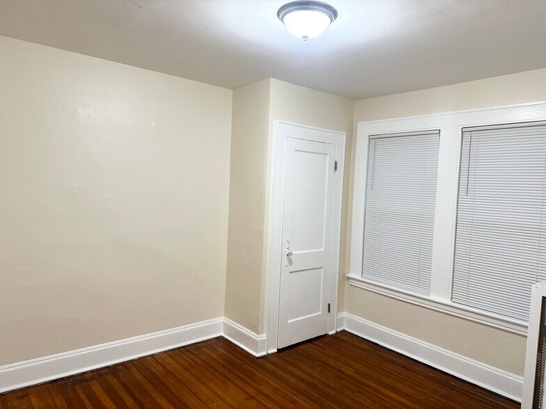 Building Photo - 285 Bronx Ave