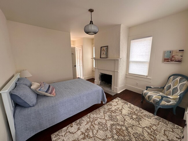 Building Photo - Historic Downtown Wilmington Furnished 3 B...