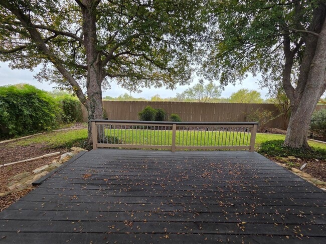 Building Photo - FOR LEASE!!