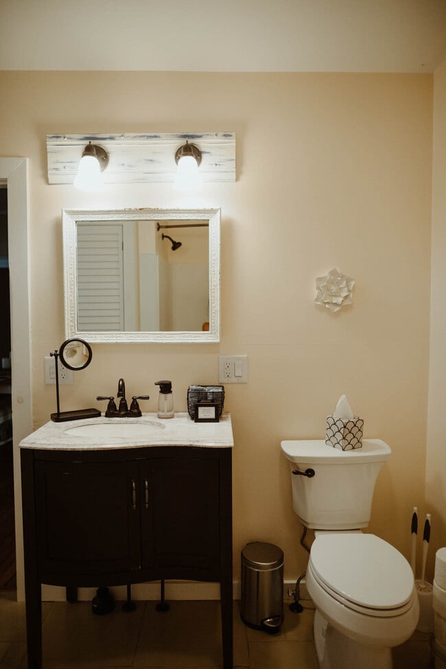 Building Photo - 108 W 6th St